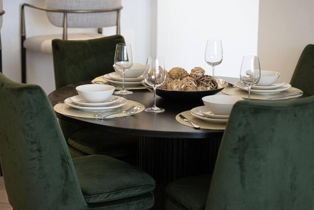Chic 2 Bed Near Trade Centre With 5 Star Amenities Lägenhet Dubai Exteriör bild
