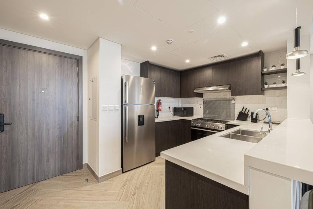 Chic 2 Bed Near Trade Centre With 5 Star Amenities Lägenhet Dubai Exteriör bild