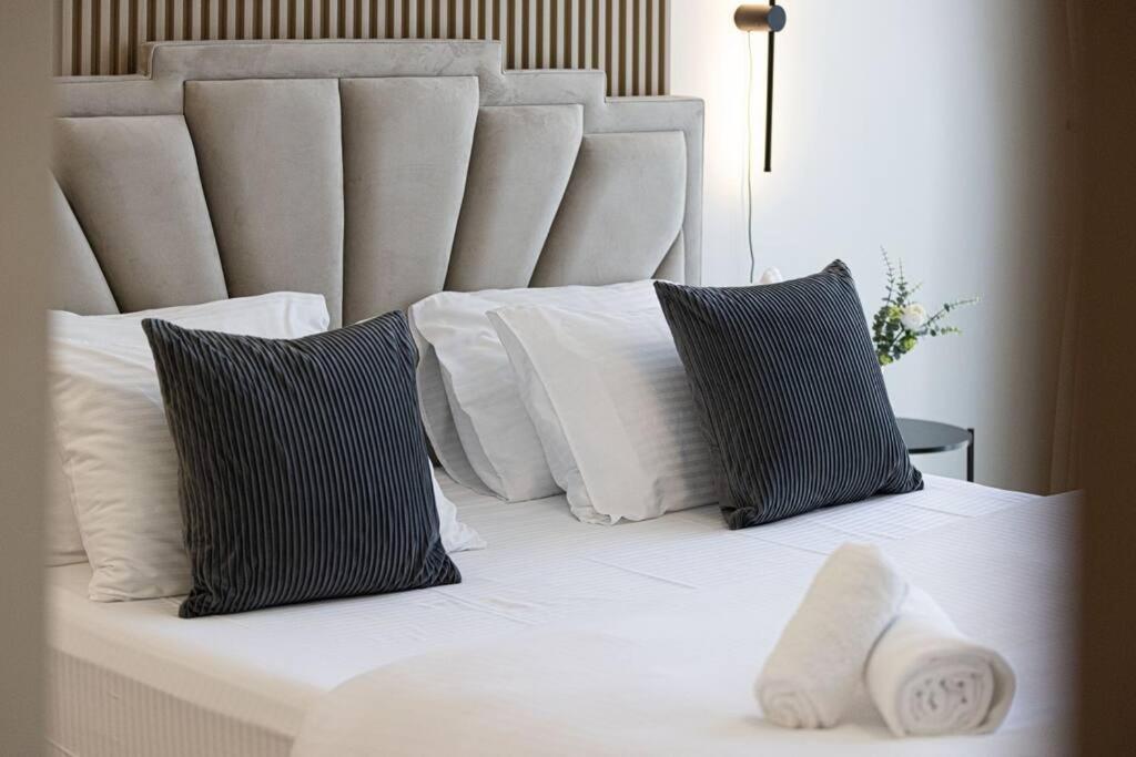Chic 2 Bed Near Trade Centre With 5 Star Amenities Lägenhet Dubai Exteriör bild